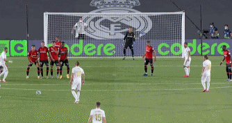 巴萨vs贝蒂斯首发：安东尼PK亚马尔，拉师傅、佩德里先发