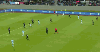 新疆一家进出口贸易公司向阿图什市捐赠足球场，价值1亿元