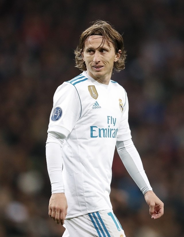 被与贝肯鲍尔比较？凯恩：我从小就喜欢防守，很享受铲球