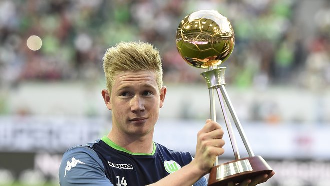 被球迷喷得退出国家队的吴曦，其实是郑智后最强后腰，场上也很拼