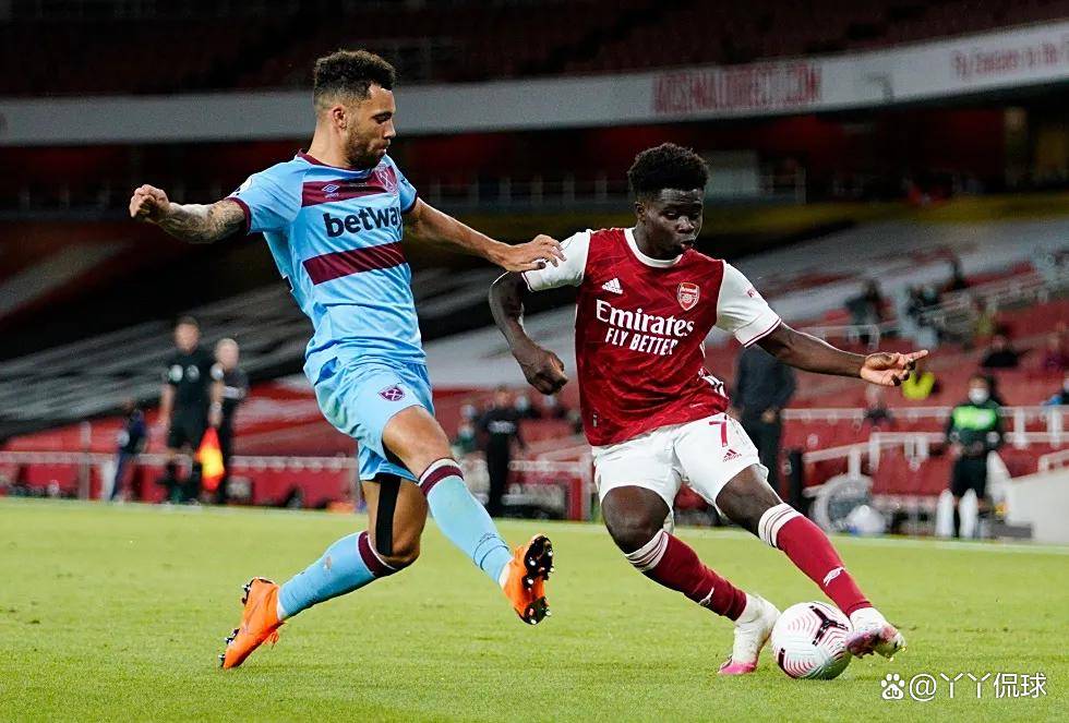 罗马诺：萨拉赫和沙特之间没有任何谈判，他的精力全在利物浦